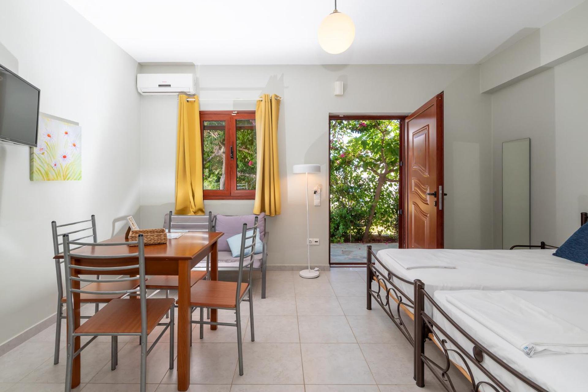 Stratos By Mroom Apartments Makrýgialos Eksteriør billede