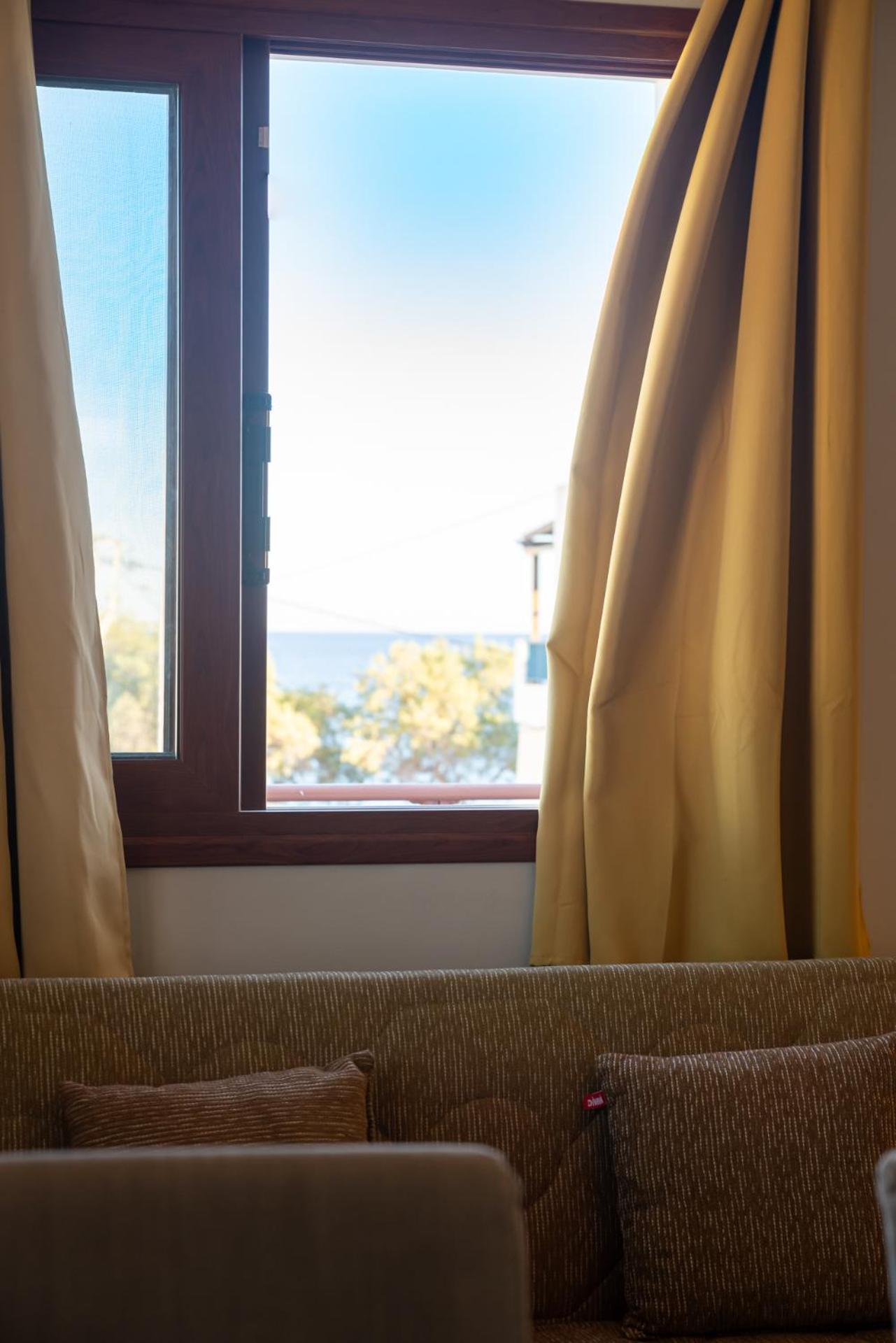 Stratos By Mroom Apartments Makrýgialos Eksteriør billede