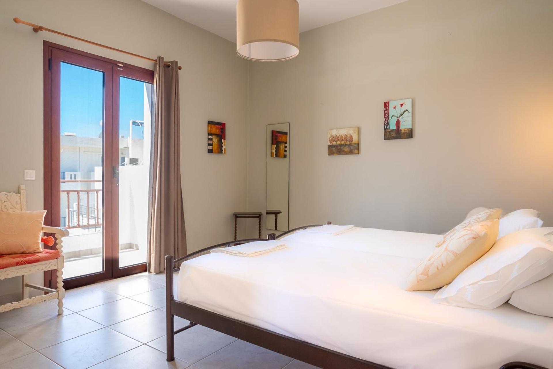 Stratos By Mroom Apartments Makrýgialos Eksteriør billede